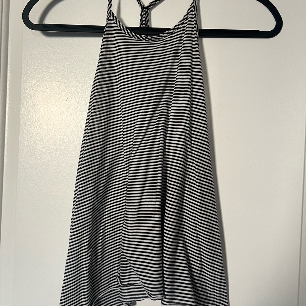 Striped hollister high neck tank. SUPER flattering misting the summer.